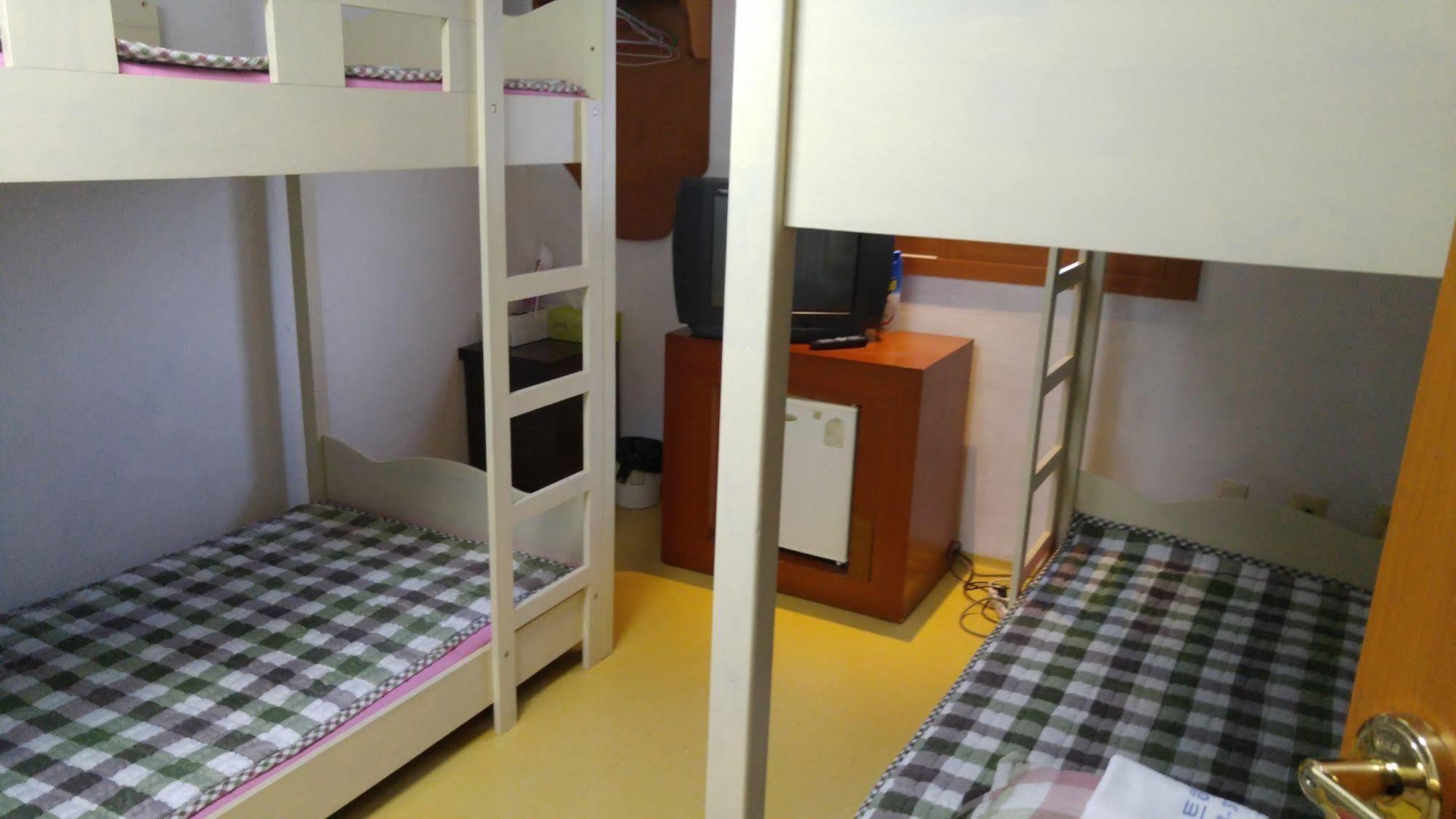 Marine Guesthouse Sokcho Exterior photo