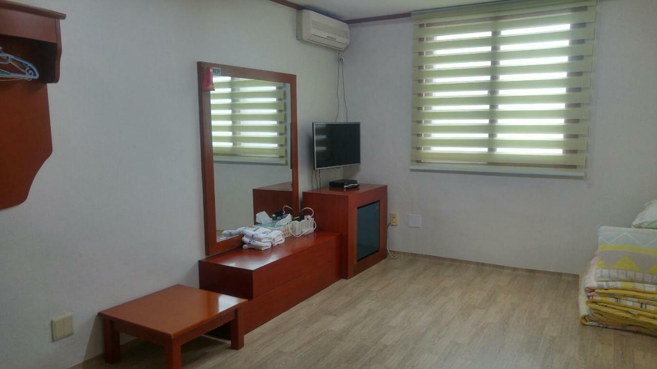 Marine Guesthouse Sokcho Exterior photo
